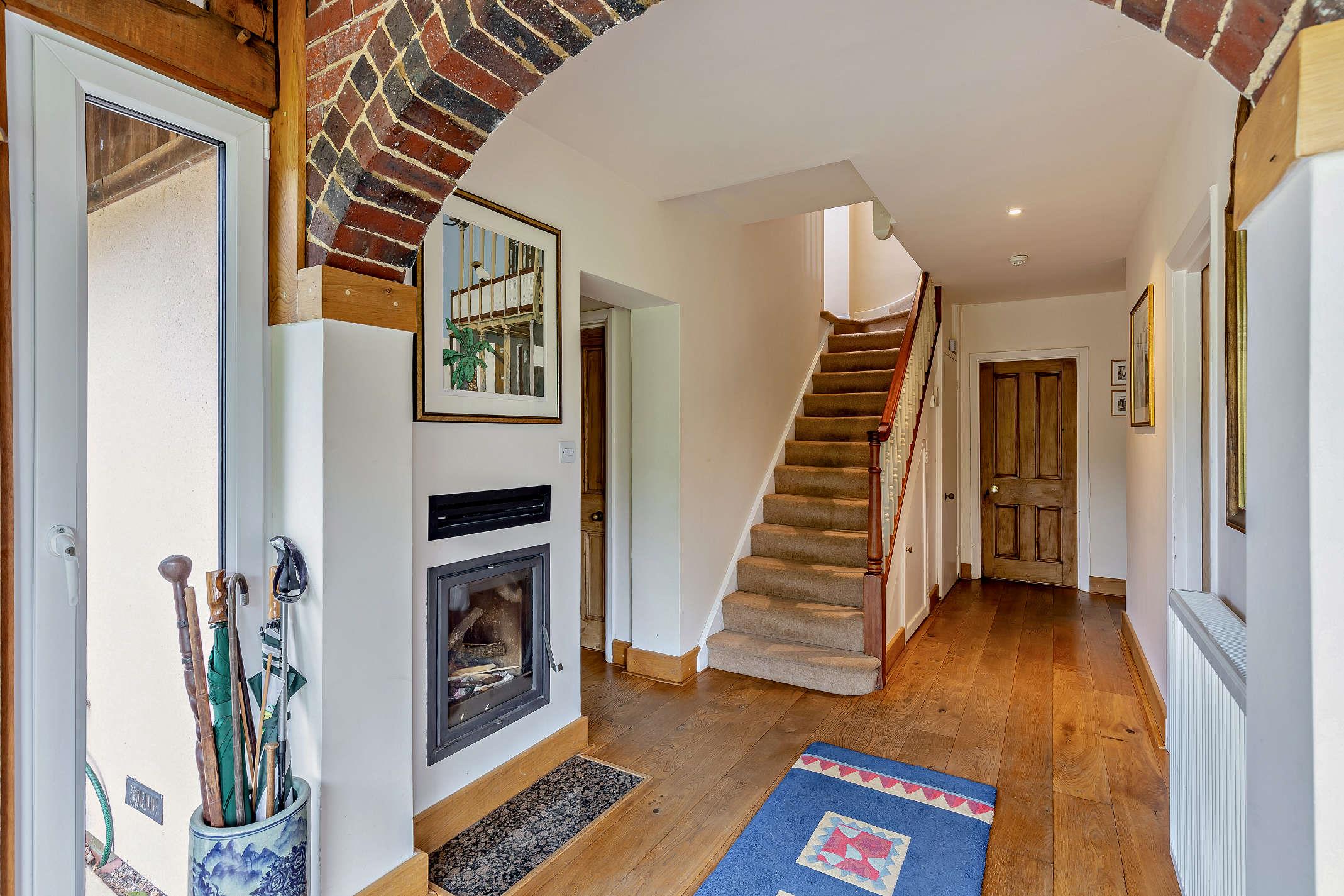 Seale Lane, Puttenham, Guildford, Surrey GU3 1AX