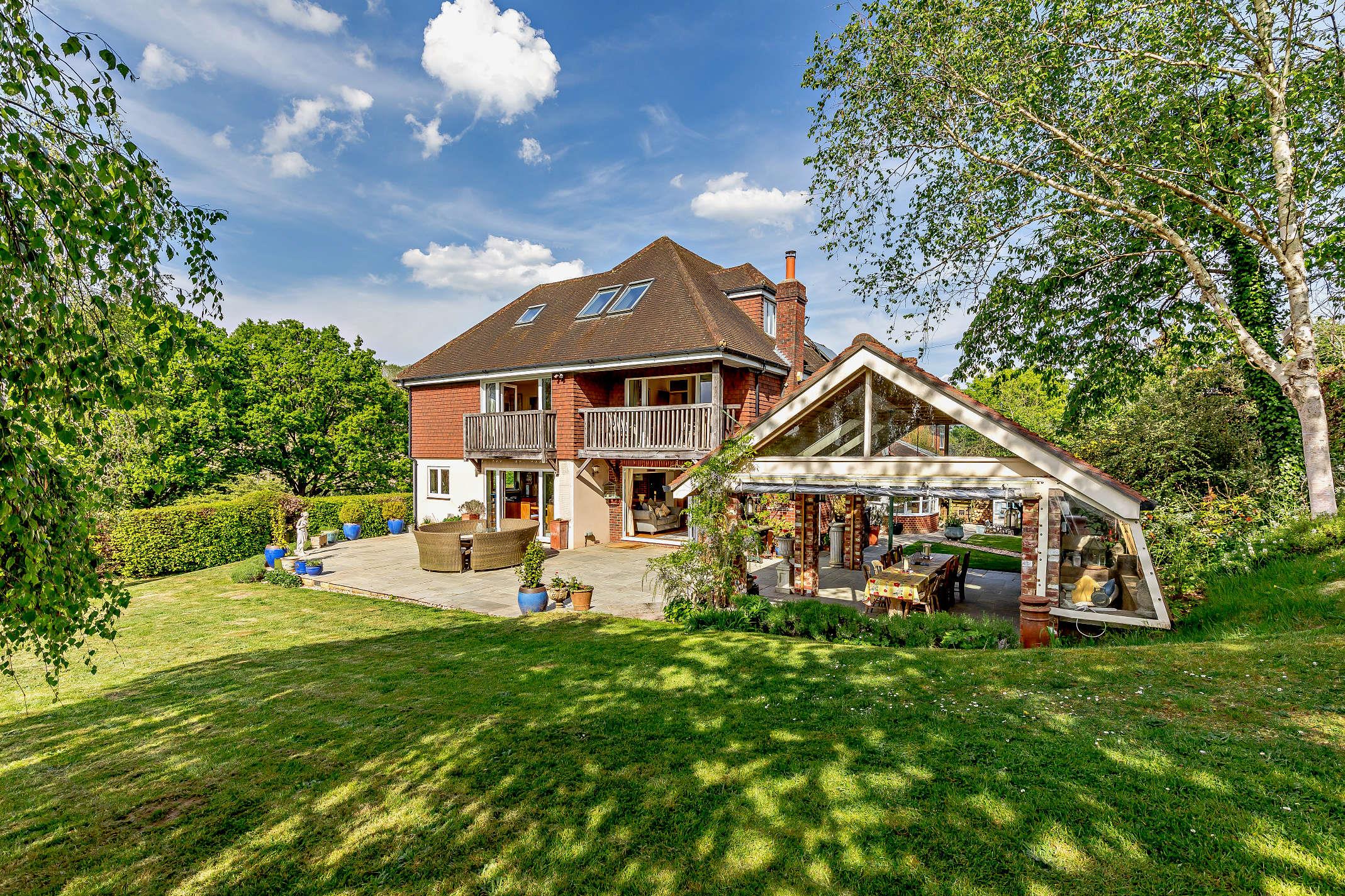 Seale Lane, Puttenham, Guildford, Surrey GU3 1AX
