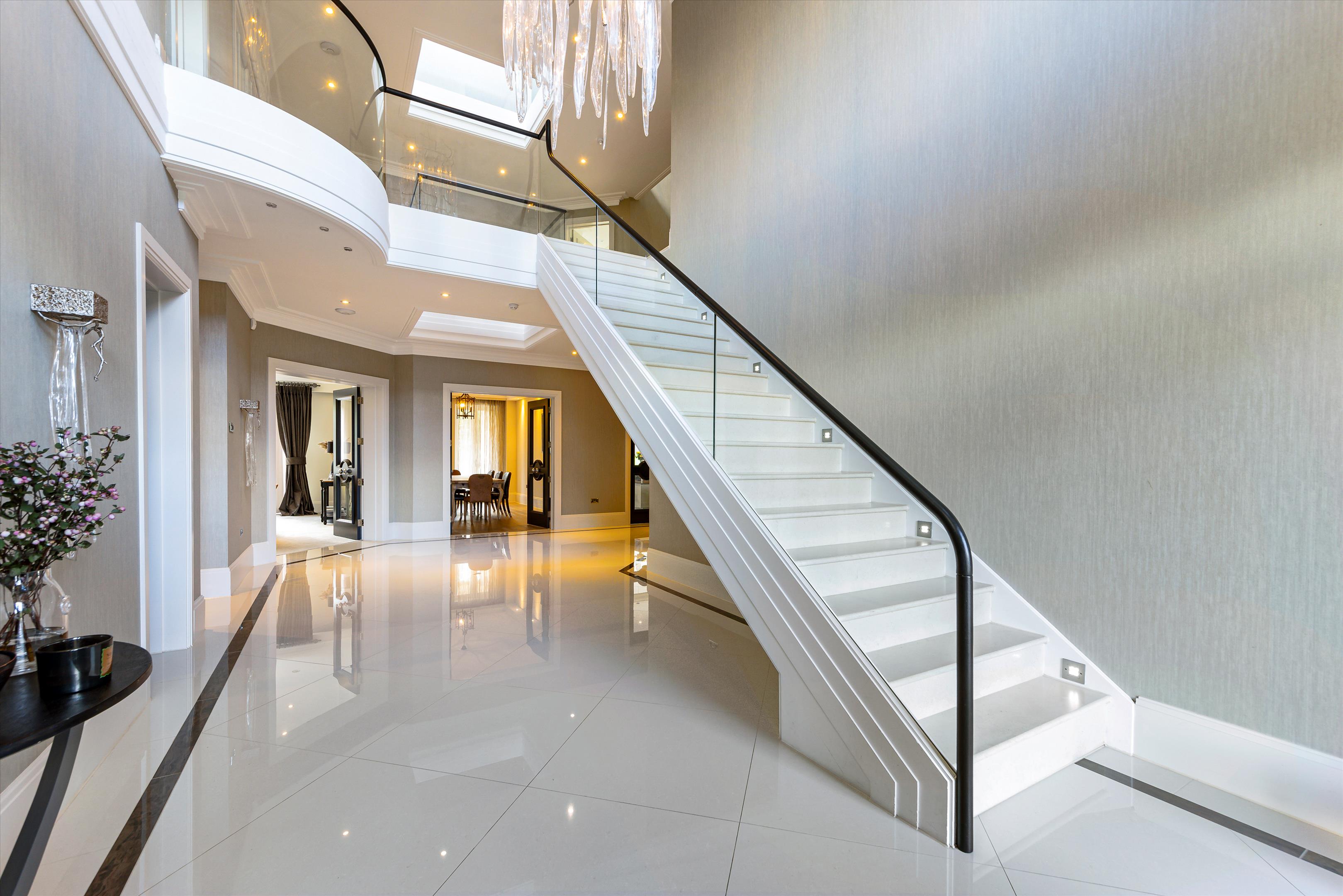 Birds Hill Rise, Oxshott, Leatherhead, Surrey, KT22