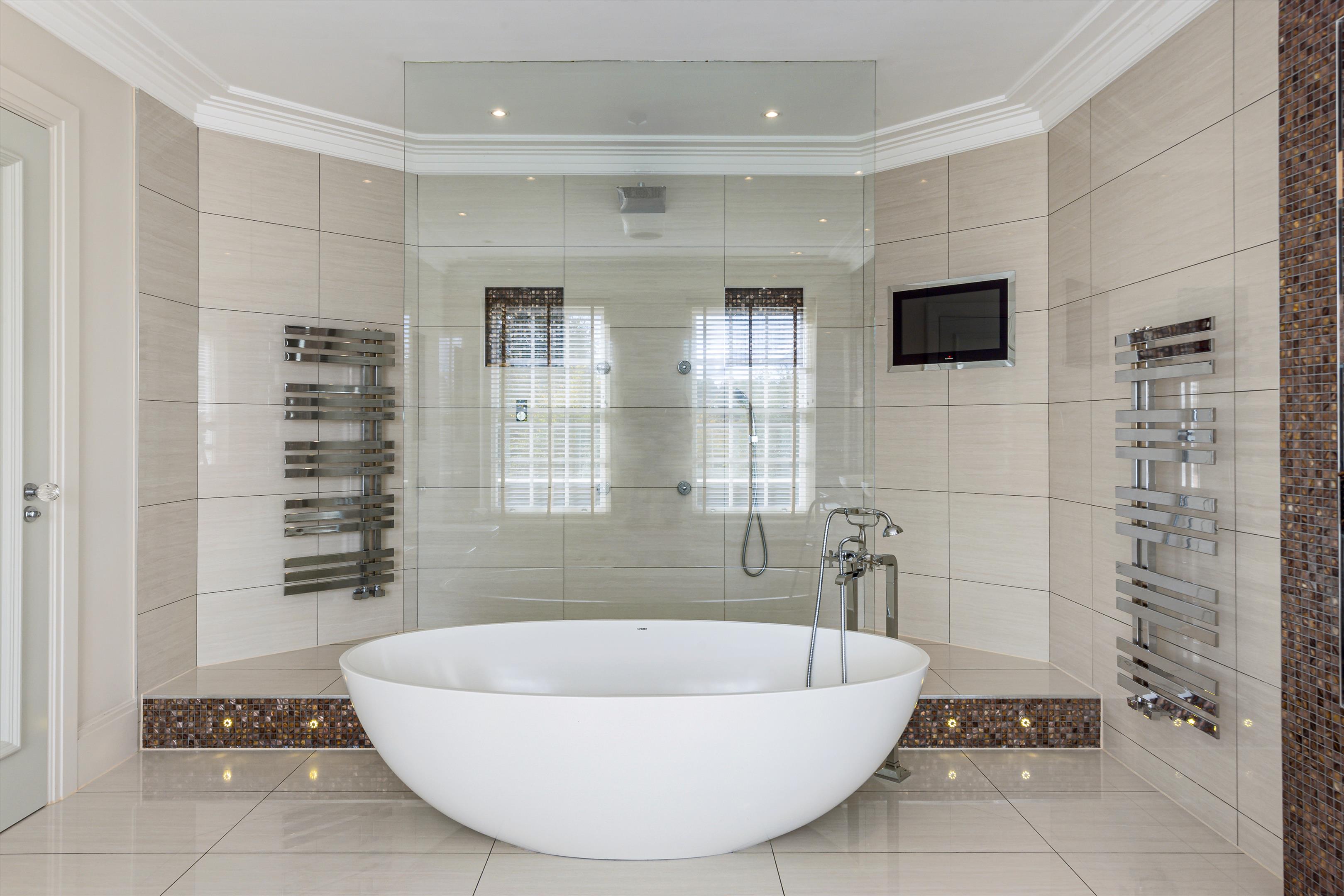Birds Hill Rise, Oxshott, Leatherhead, Surrey, KT22