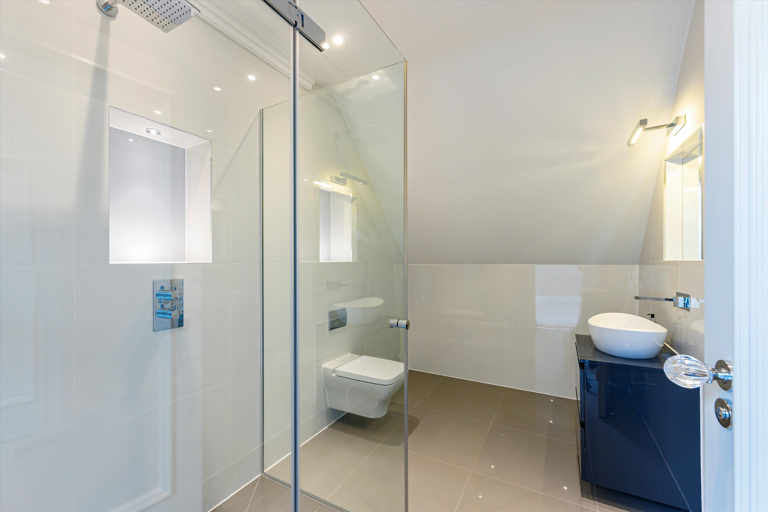 Birds Hill Rise, Oxshott, Leatherhead, Surrey, KT22
