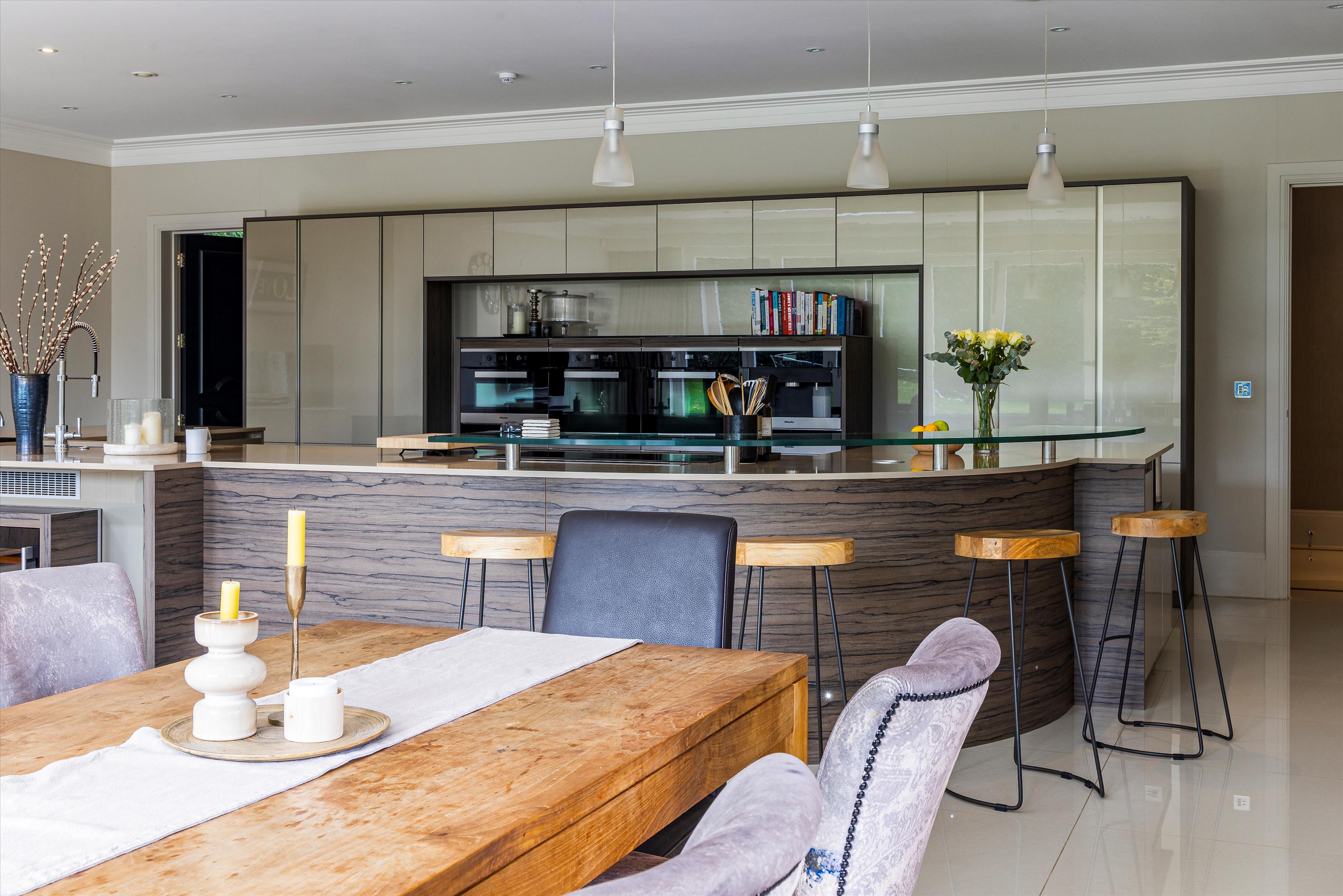 Birds Hill Rise, Oxshott, Leatherhead, Surrey, KT22
