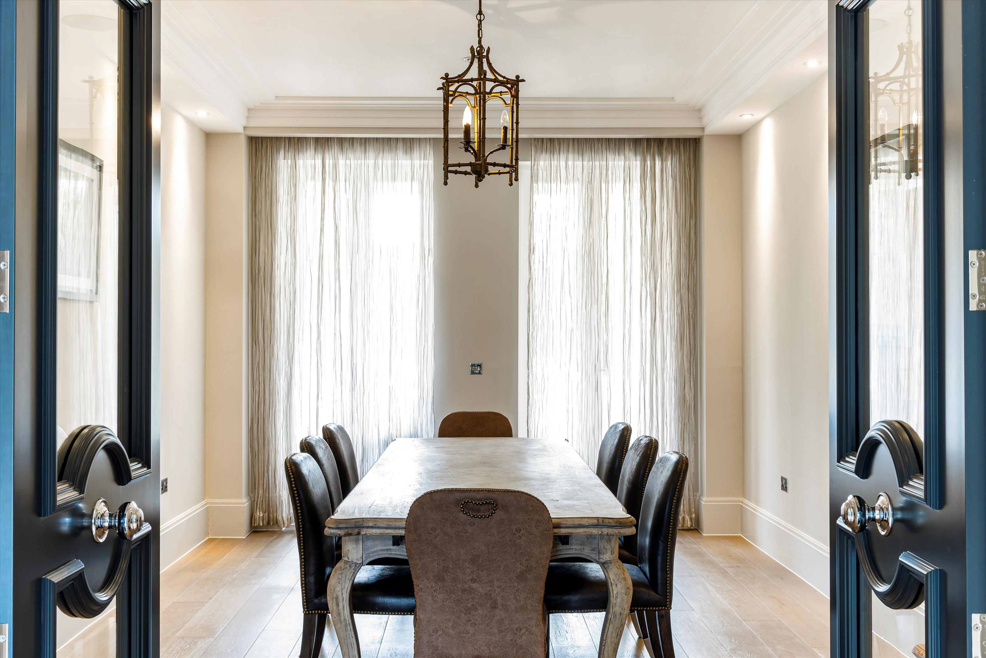 Birds Hill Rise, Oxshott, Leatherhead, Surrey, KT22