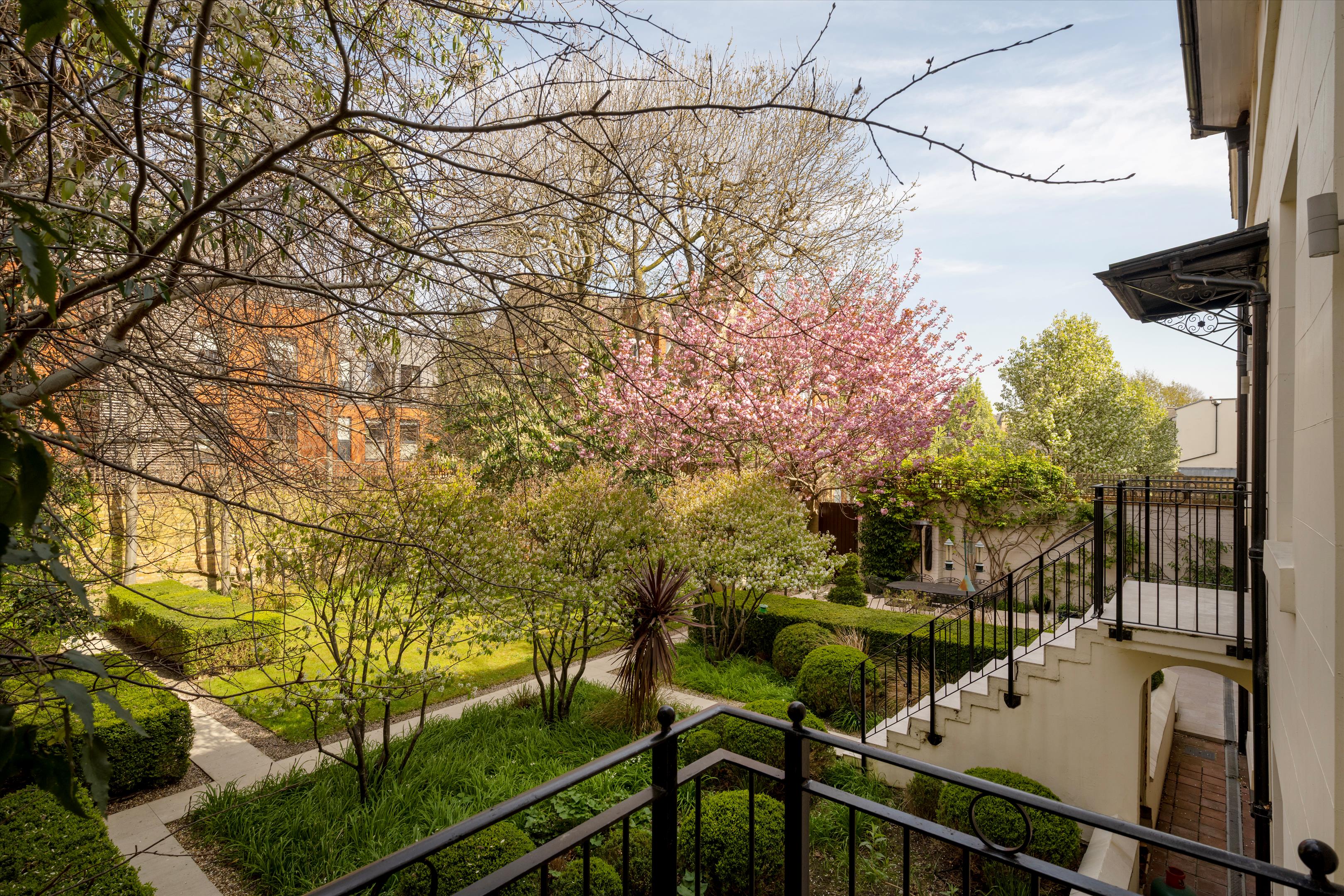Barnsbury Park, London, N1.