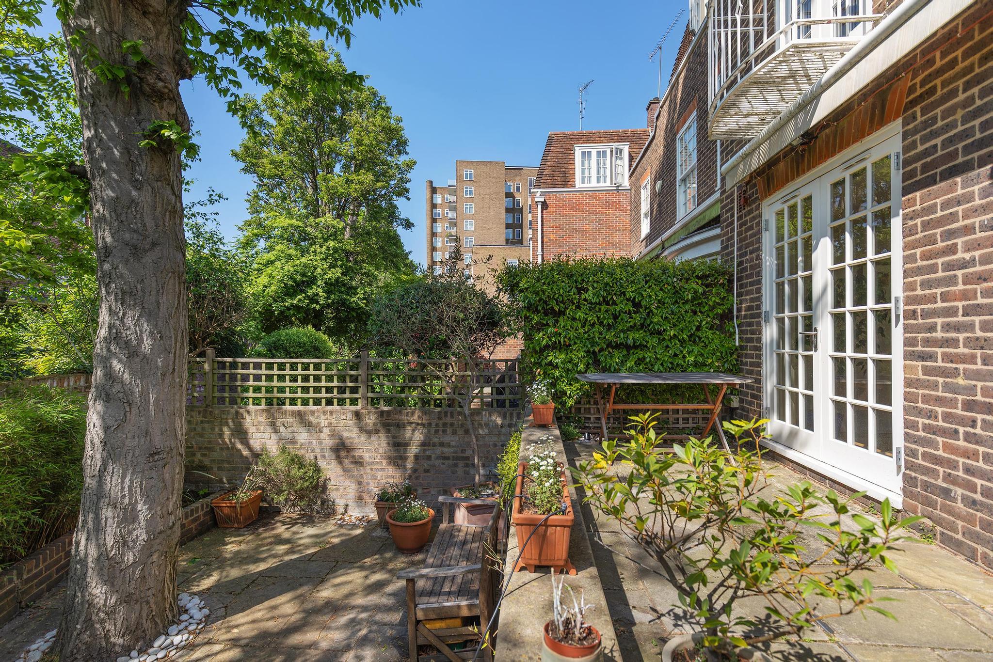Abbotsbury Road, London, W14