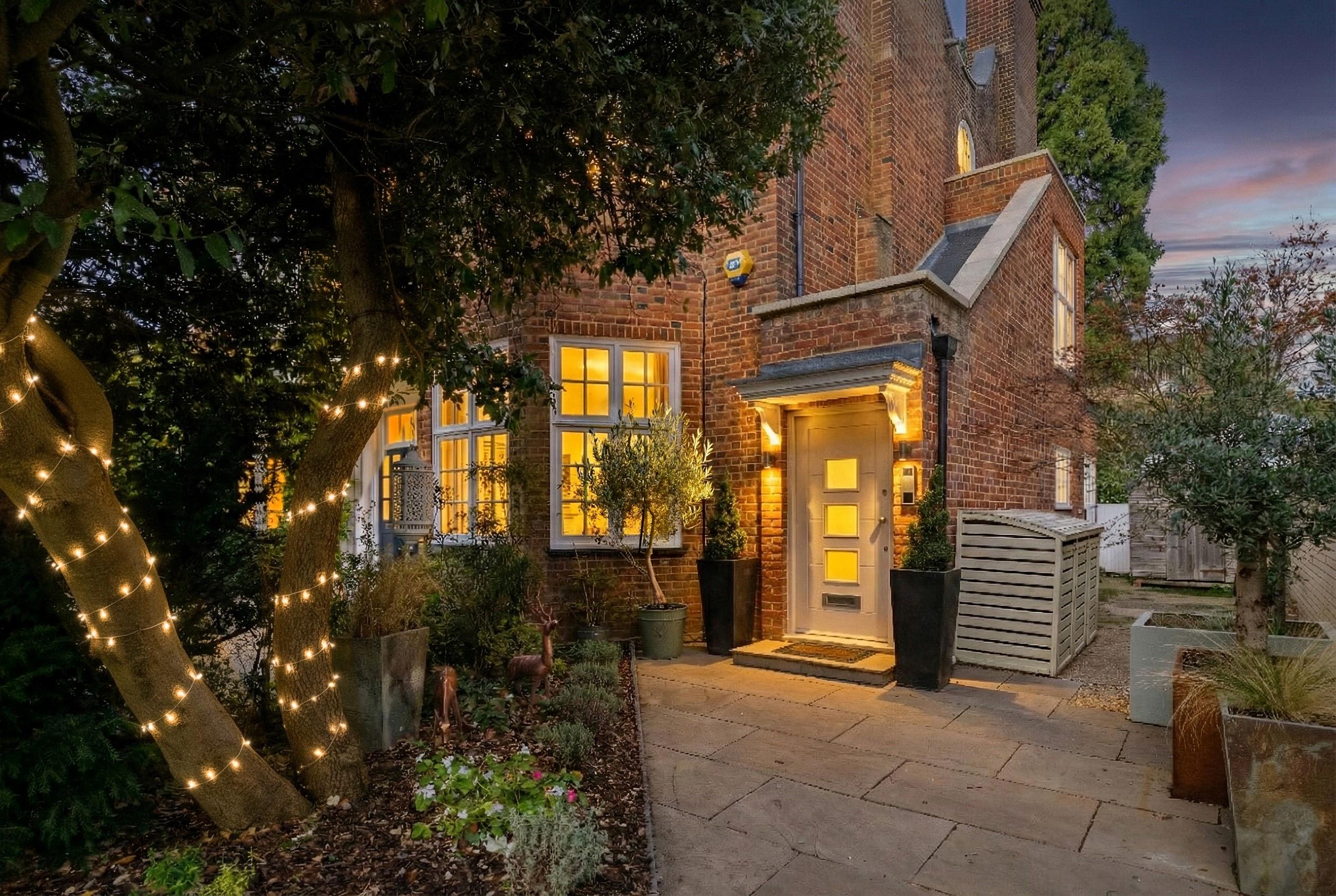 Calonne Road, Wimbledon Village, London, SW19