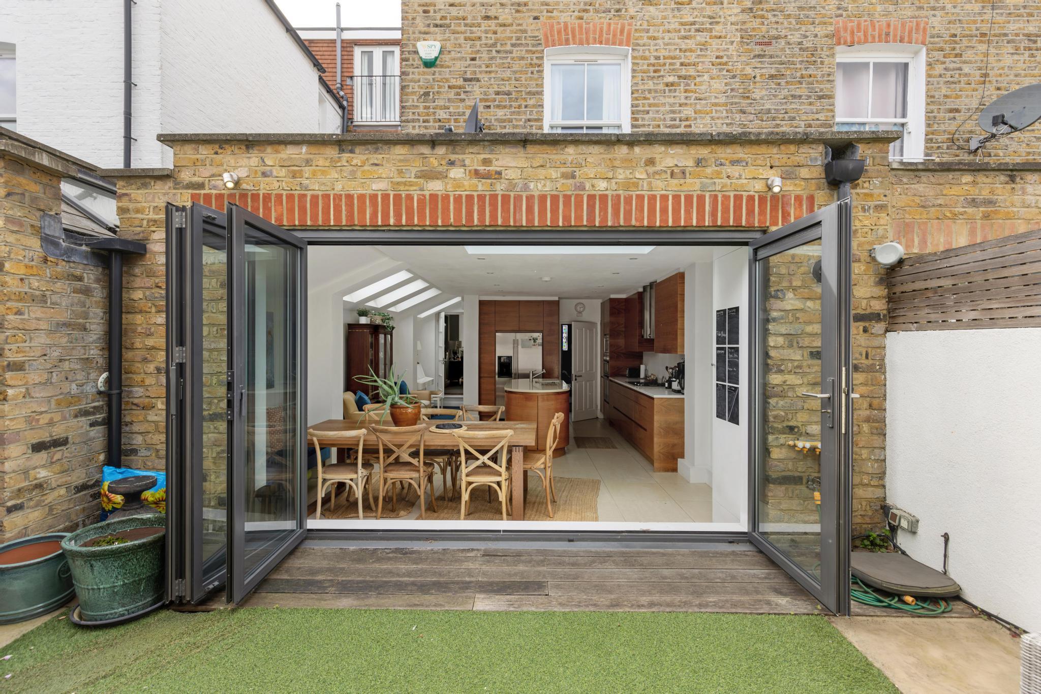 Guion Road, London SW6