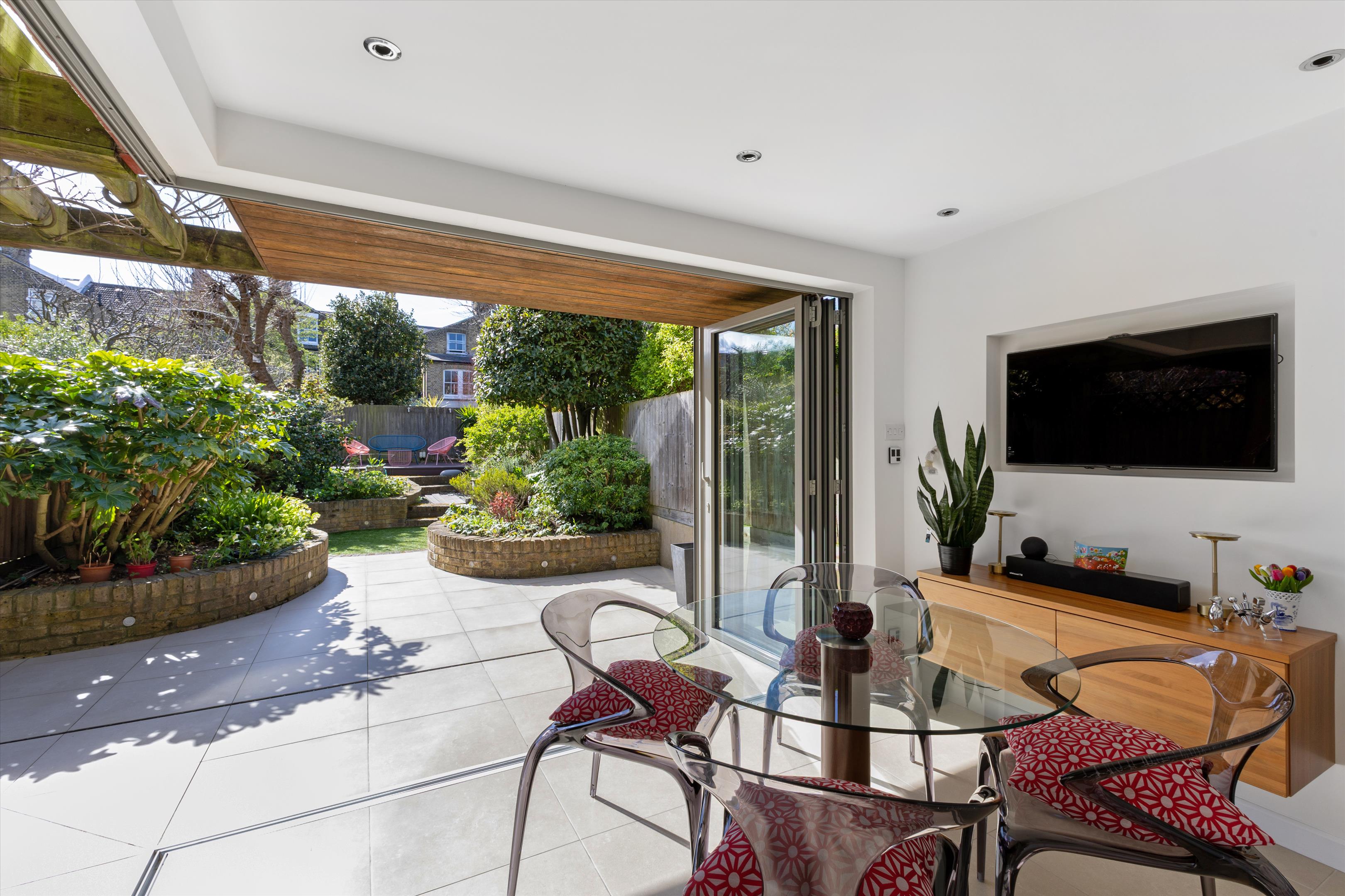 Crescent Lane, London, SW4