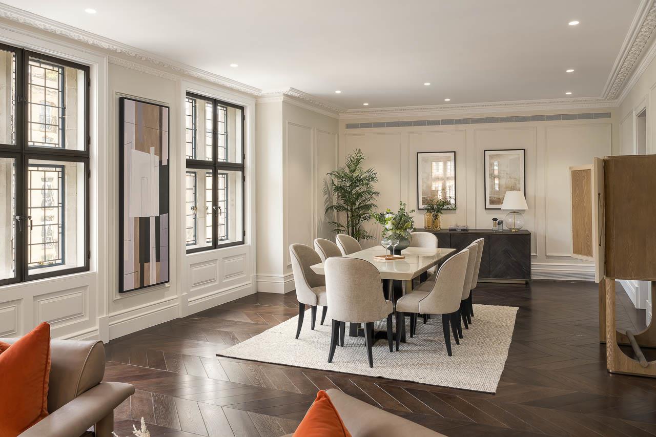 Knightsbridge Gate, Knightsbridge, London, SW1X 7RB