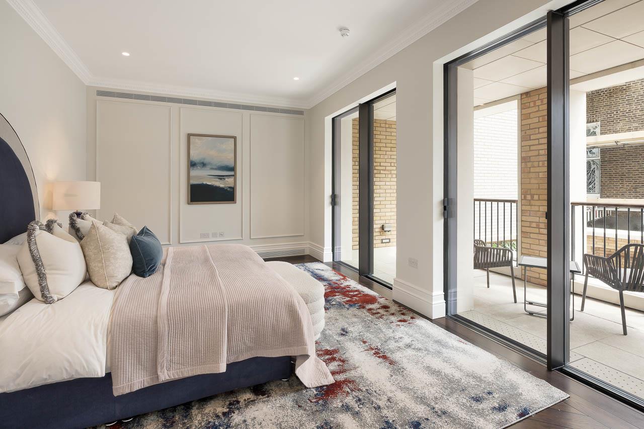 Knightsbridge Gate, Knightsbridge, London, SW1X 7RB