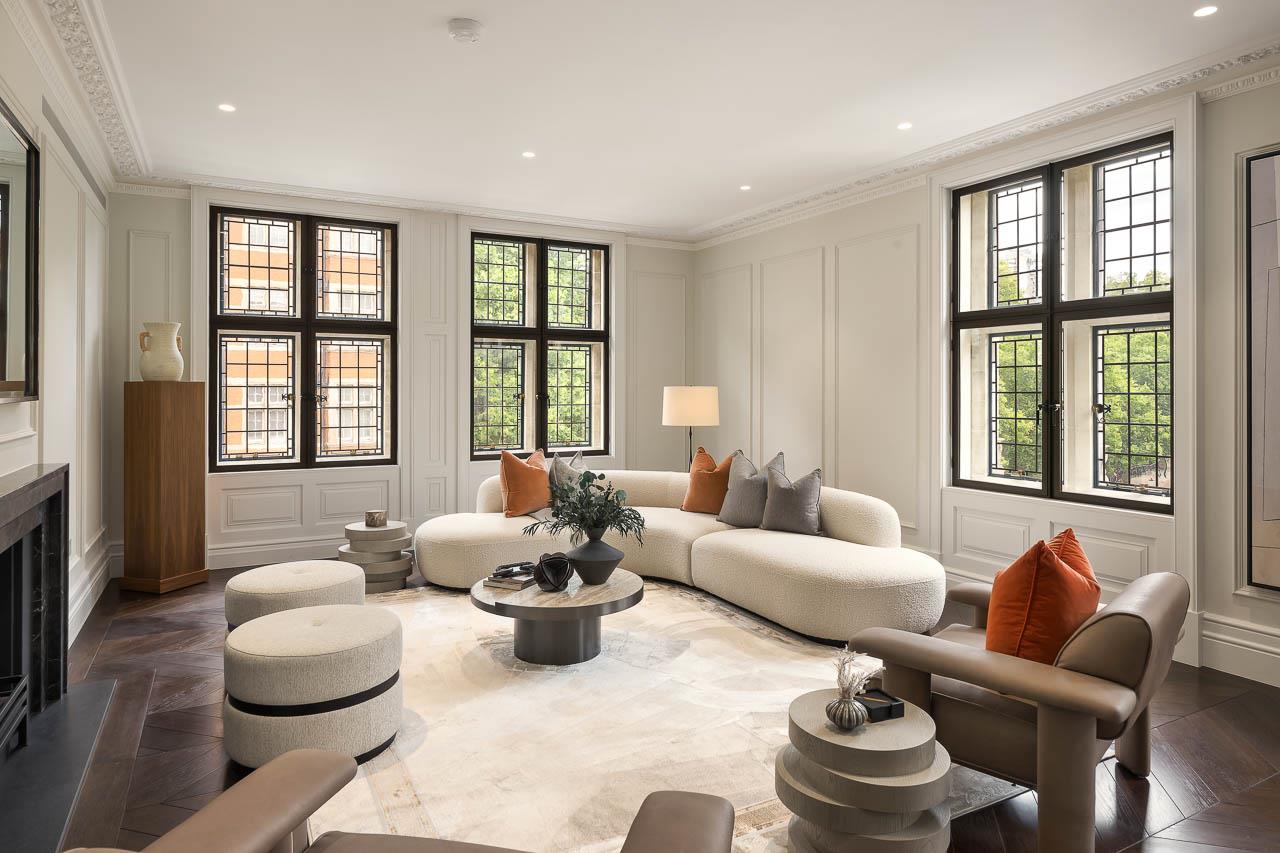 Knightsbridge Gate, Knightsbridge, London, SW1X 7RB