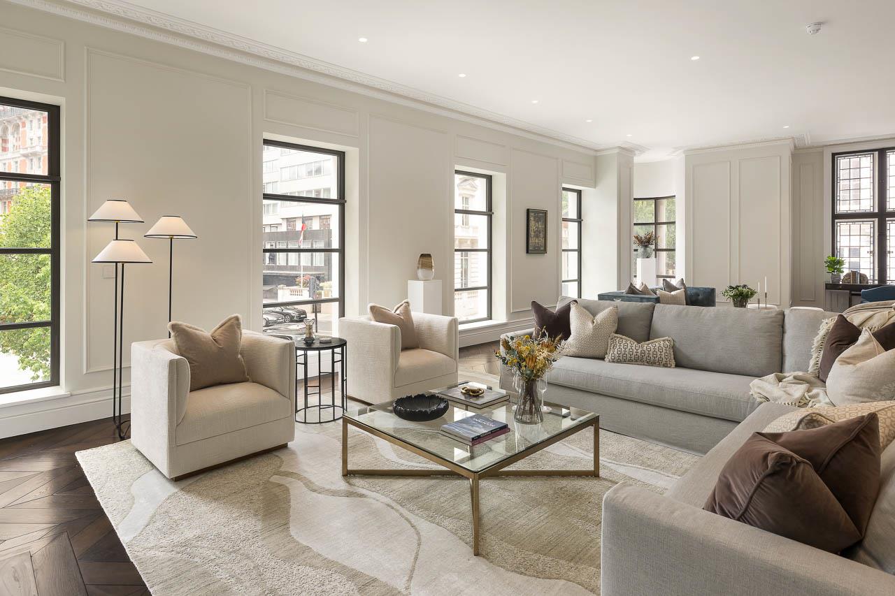 Knightsbridge Gate, Knightsbridge, London, SW1X 7RB