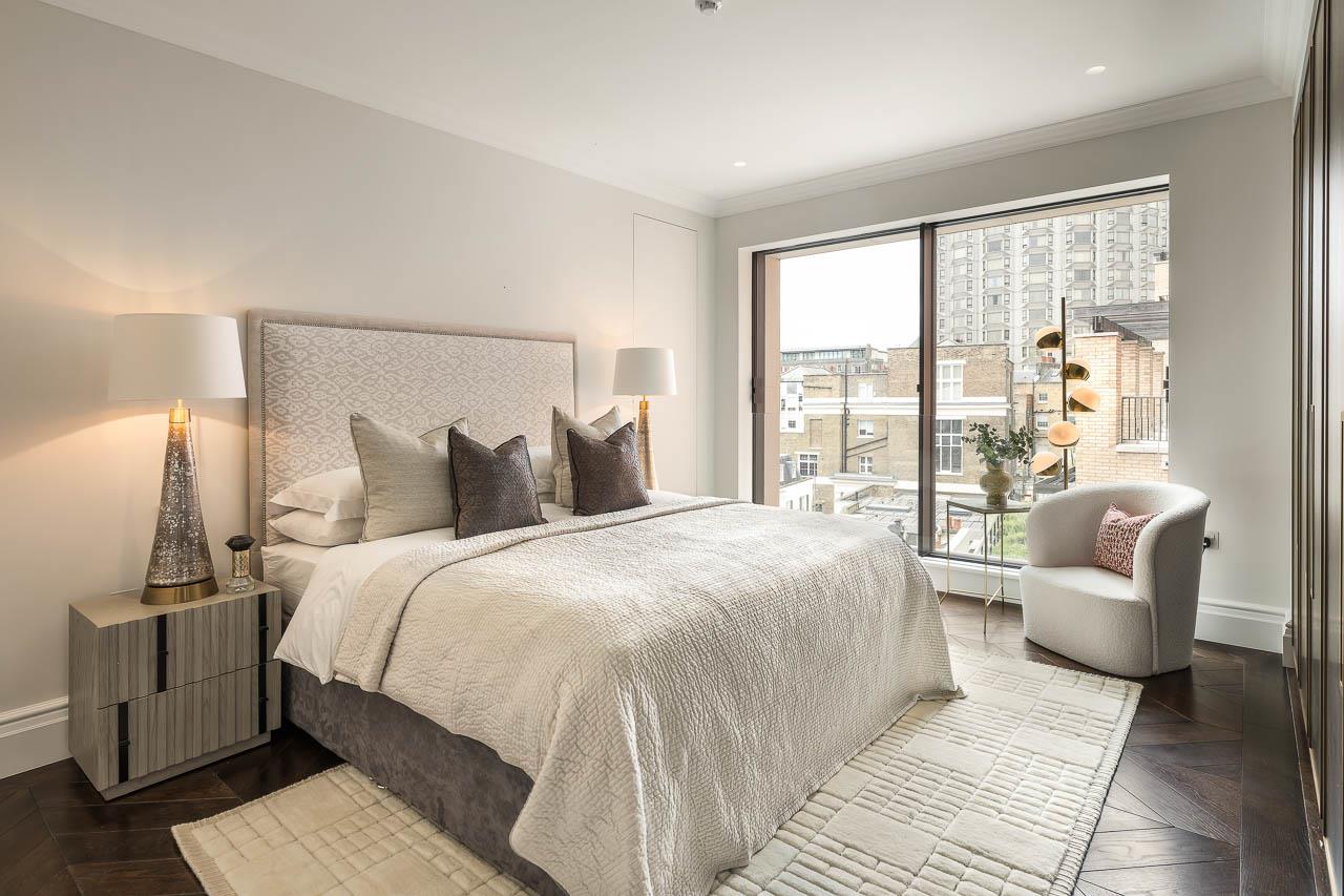 Knightsbridge Gate, Knightsbridge, London, SW1X 7RB