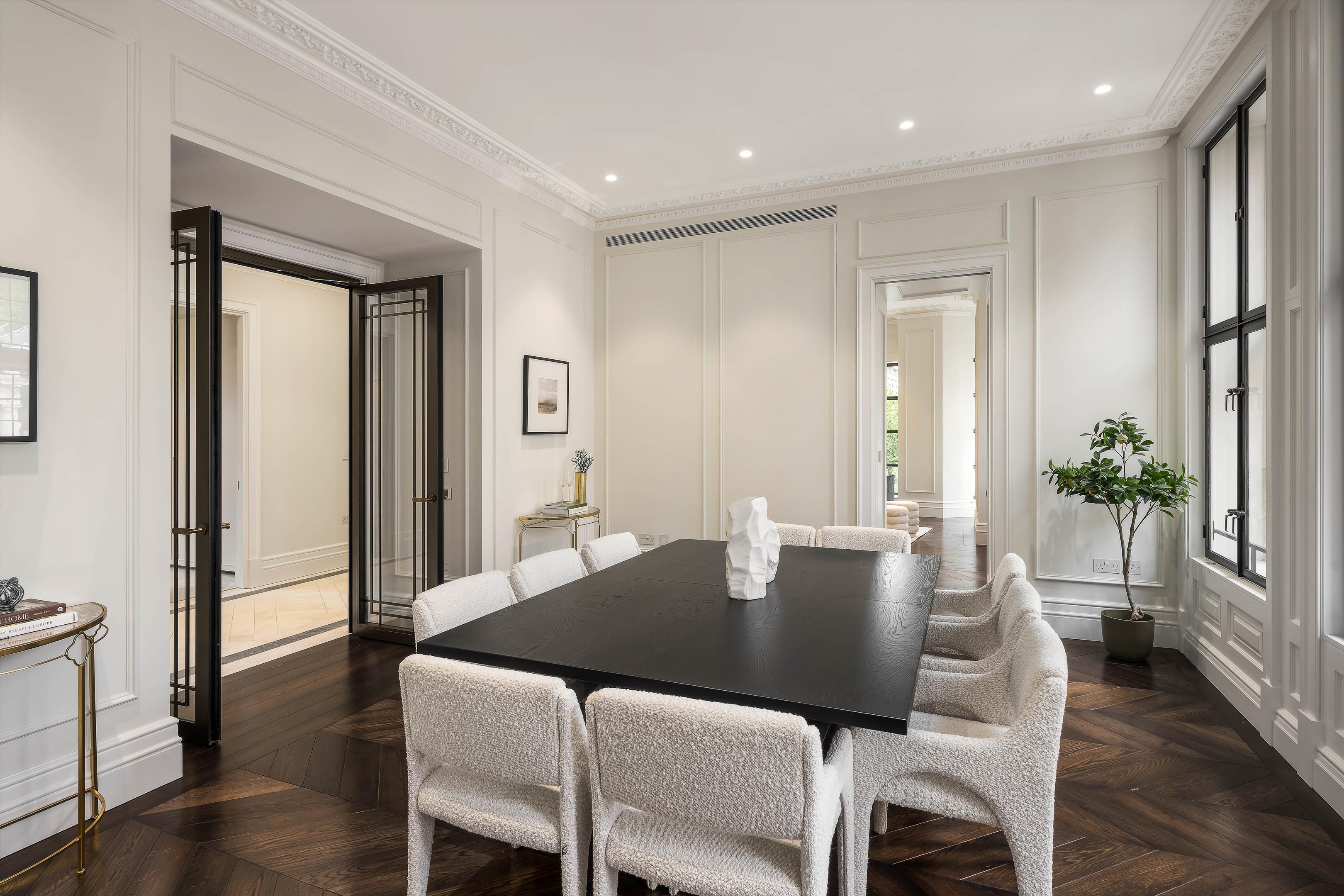 Knightsbridge Gate, 1 William Street, Knightsbridge, London, SW1X 9HL