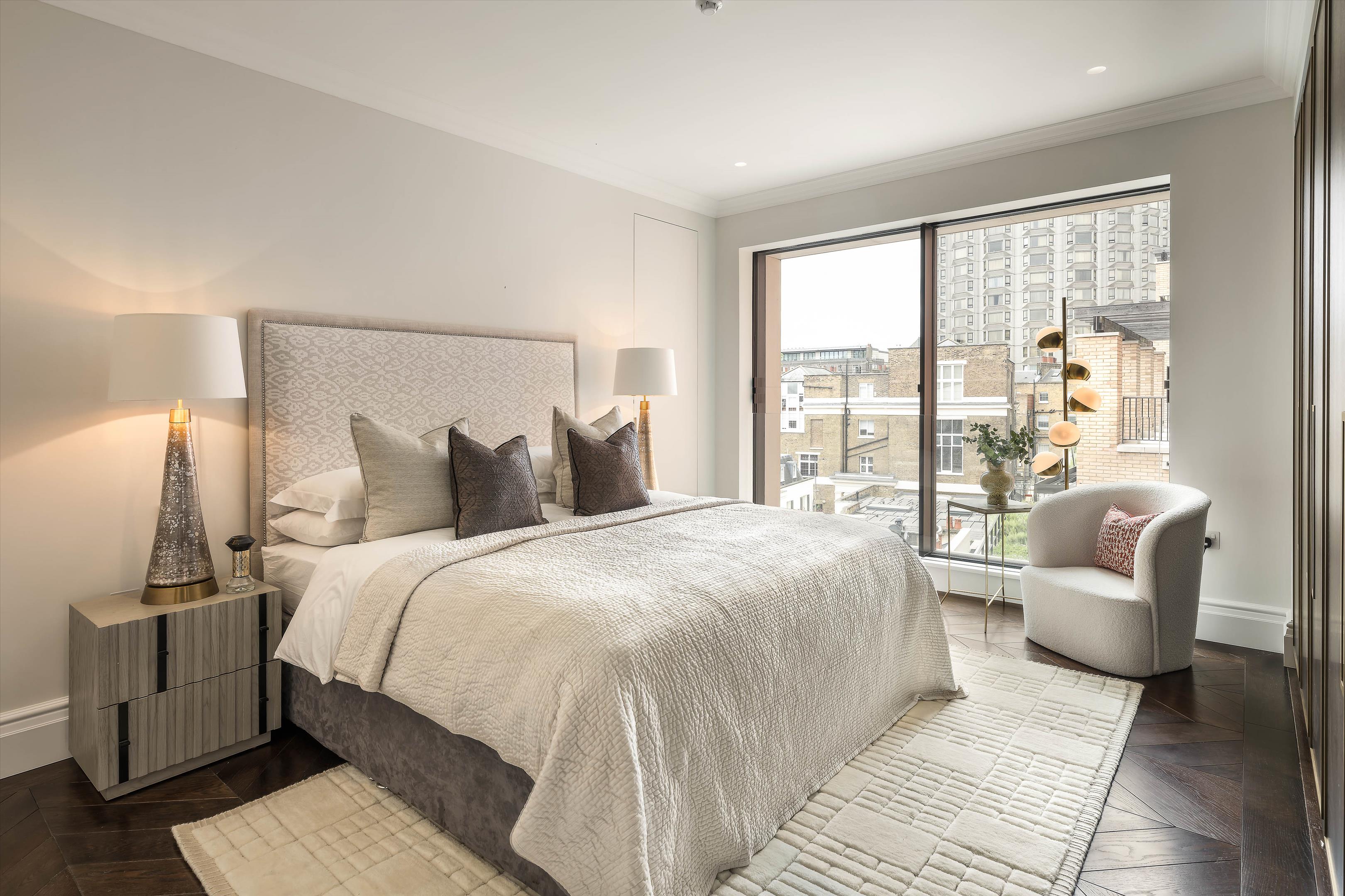 55 Knightsbridge Gate, Knightsbridge, London, SW1X 7BF.