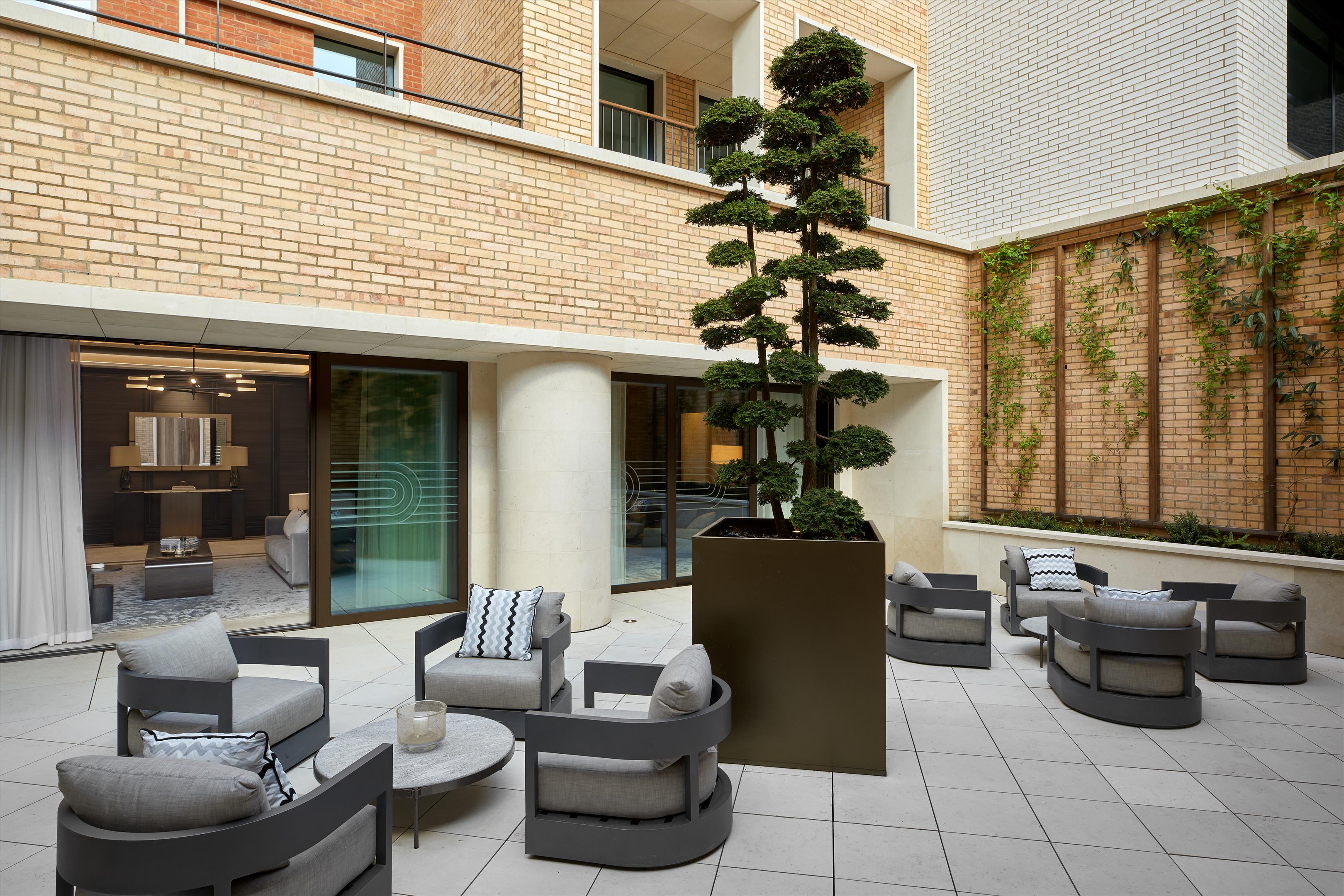 55 Knightsbridge Gate, Knightsbridge, London, SW1X 7BF.