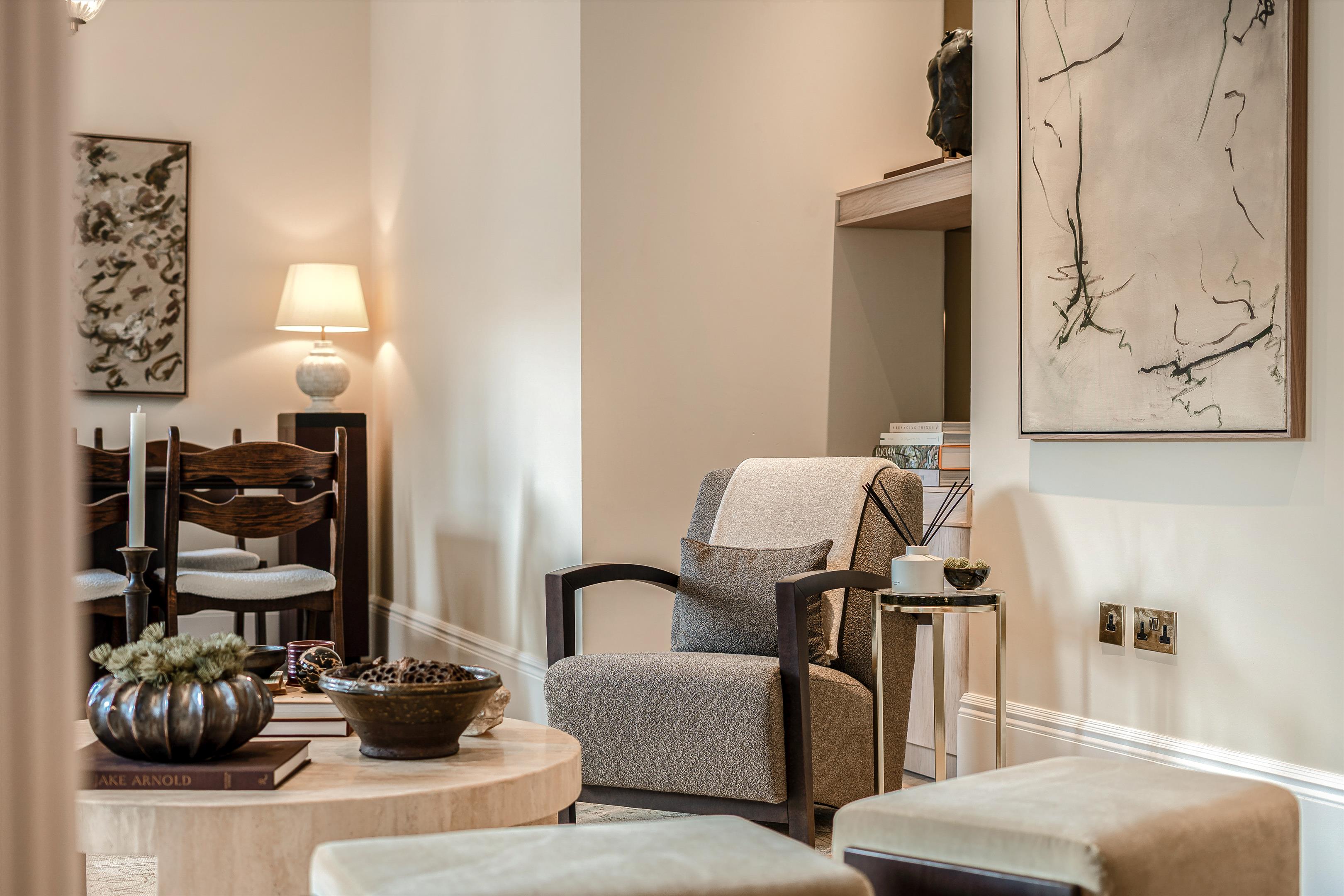 Allen House, 8 Allen Street, Kensington, London, W8 6BH
