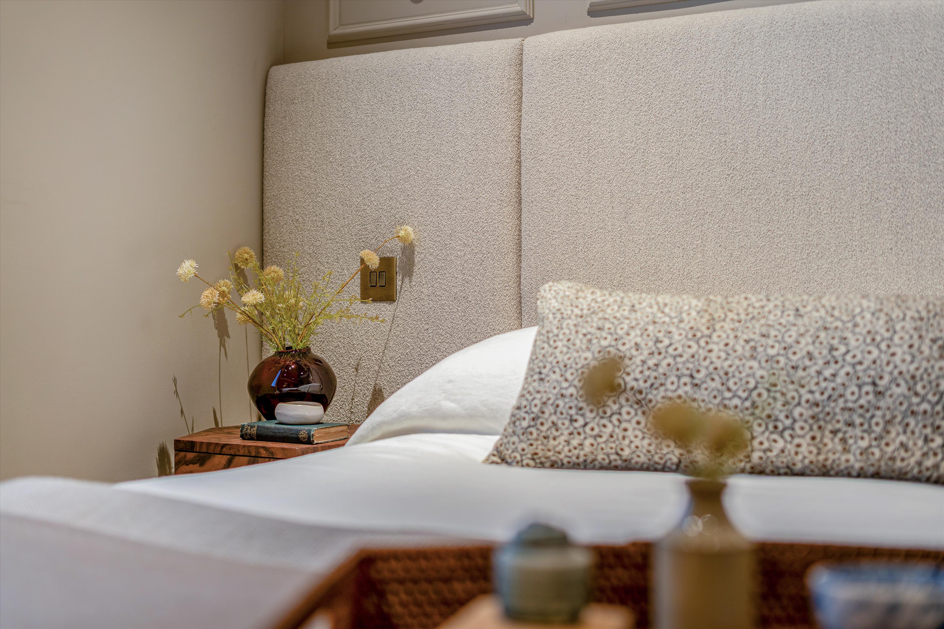 Allen House, 8 Allen Street, Kensington, London, W8 6BH
