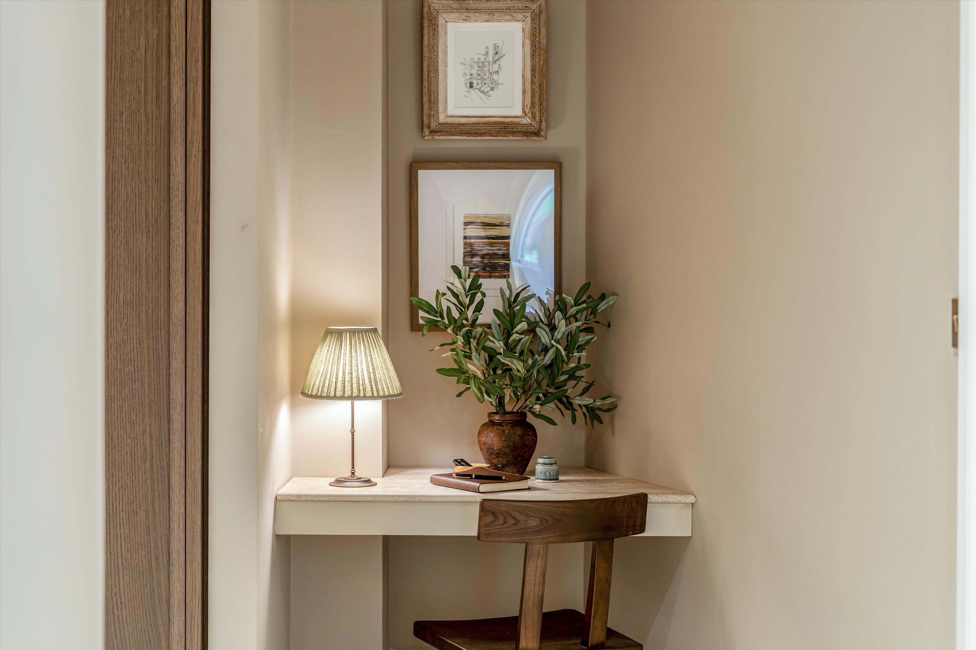 Allen House, 8 Allen Street, Kensington, London, W8 6BH