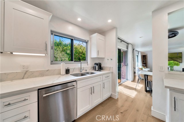 8400 De Longpre AVE Unit: 106