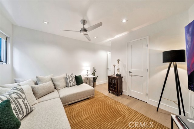 8400 De Longpre AVE Unit: 106