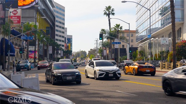 8400 De Longpre AVE Unit: 106