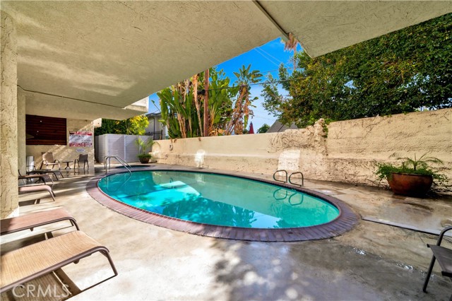 8400 De Longpre AVE Unit: 106