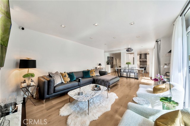 8400 De Longpre AVE Unit: 106