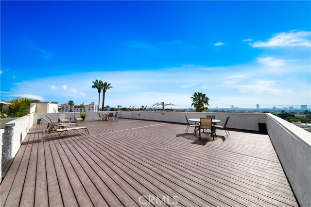 8400 De Longpre AVE Unit: 106