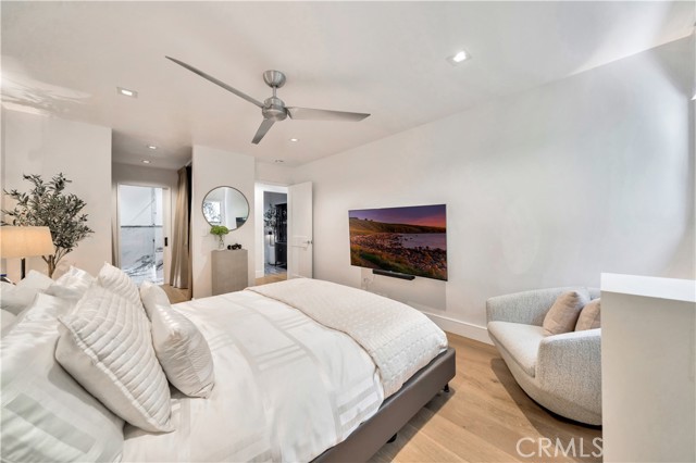 8400 De Longpre AVE Unit: 106