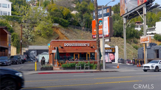 8400 De Longpre AVE Unit: 106