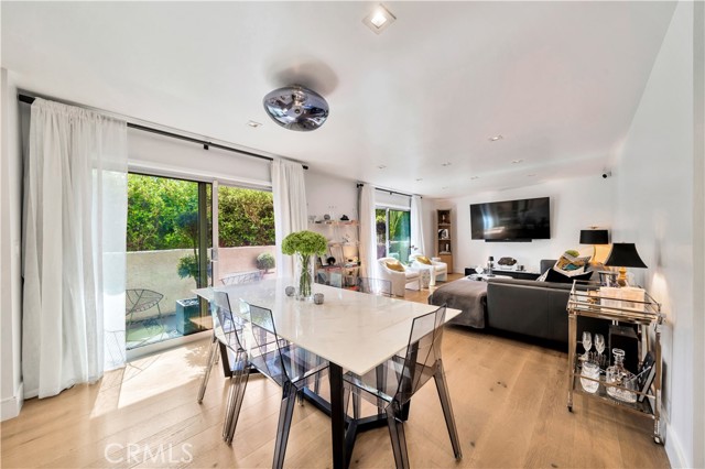 8400 De Longpre AVE Unit: 106