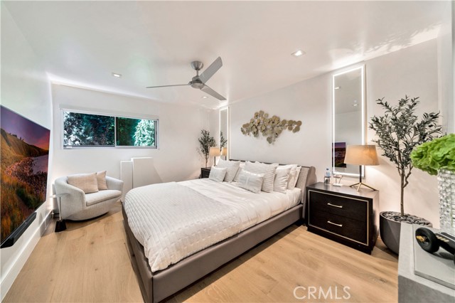 8400 De Longpre AVE Unit: 106