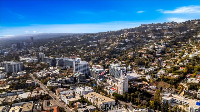 8400 De Longpre AVE Unit: 106