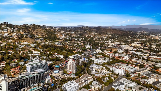 8400 De Longpre AVE Unit: 106