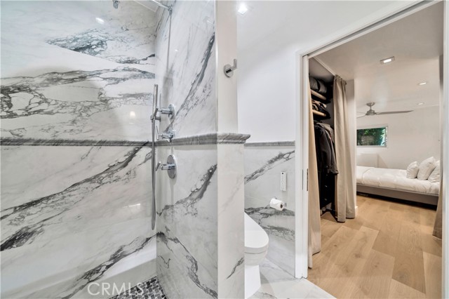 8400 De Longpre AVE Unit: 106