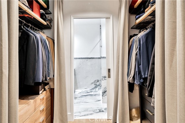 8400 De Longpre AVE Unit: 106