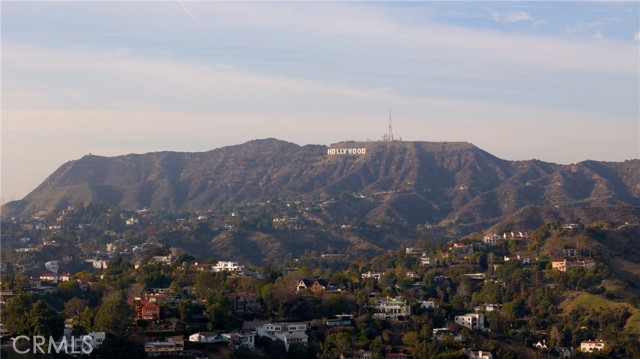 8400 De Longpre AVE Unit: 106