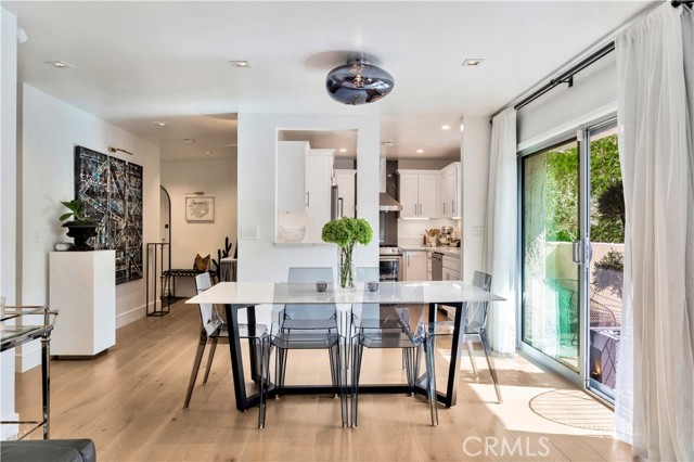 8400 De Longpre AVE Unit: 106