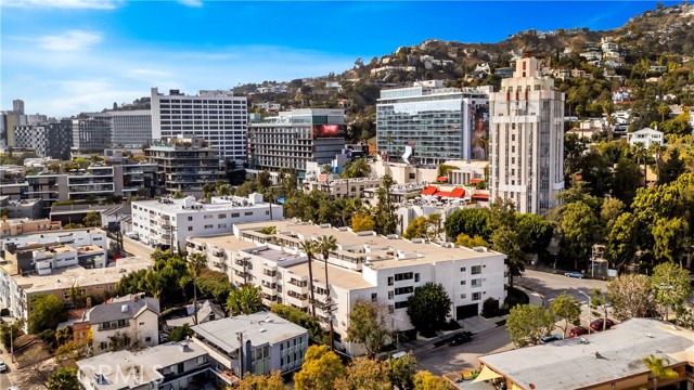 8400 De Longpre AVE Unit: 106