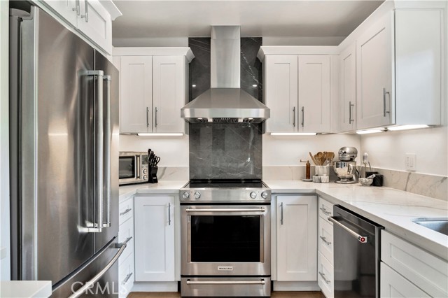 8400 De Longpre AVE Unit: 106