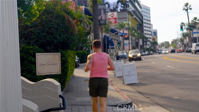 8400 De Longpre AVE Unit: 106