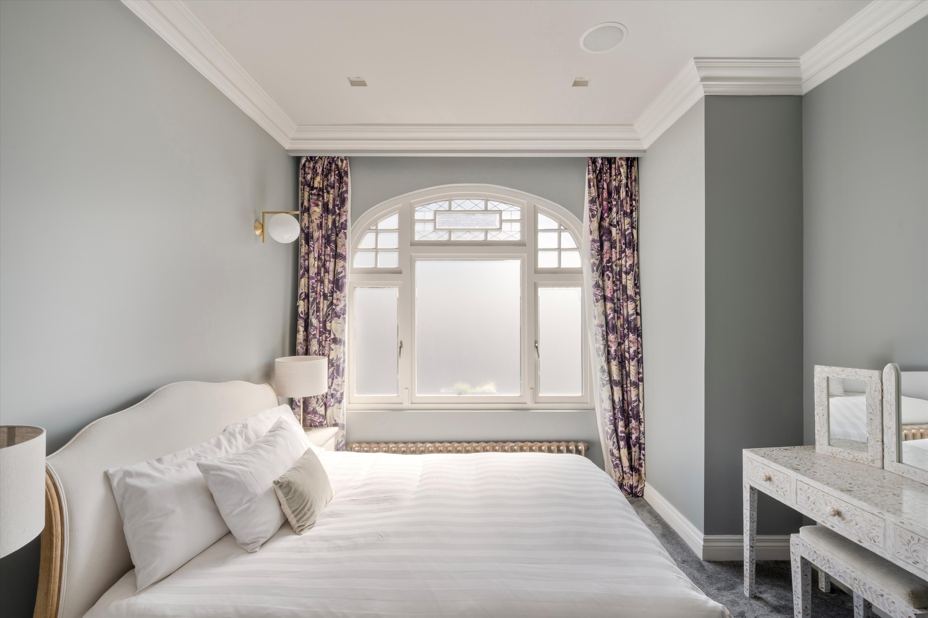 Brondesbury Villas, Queen's Park, London, NW6