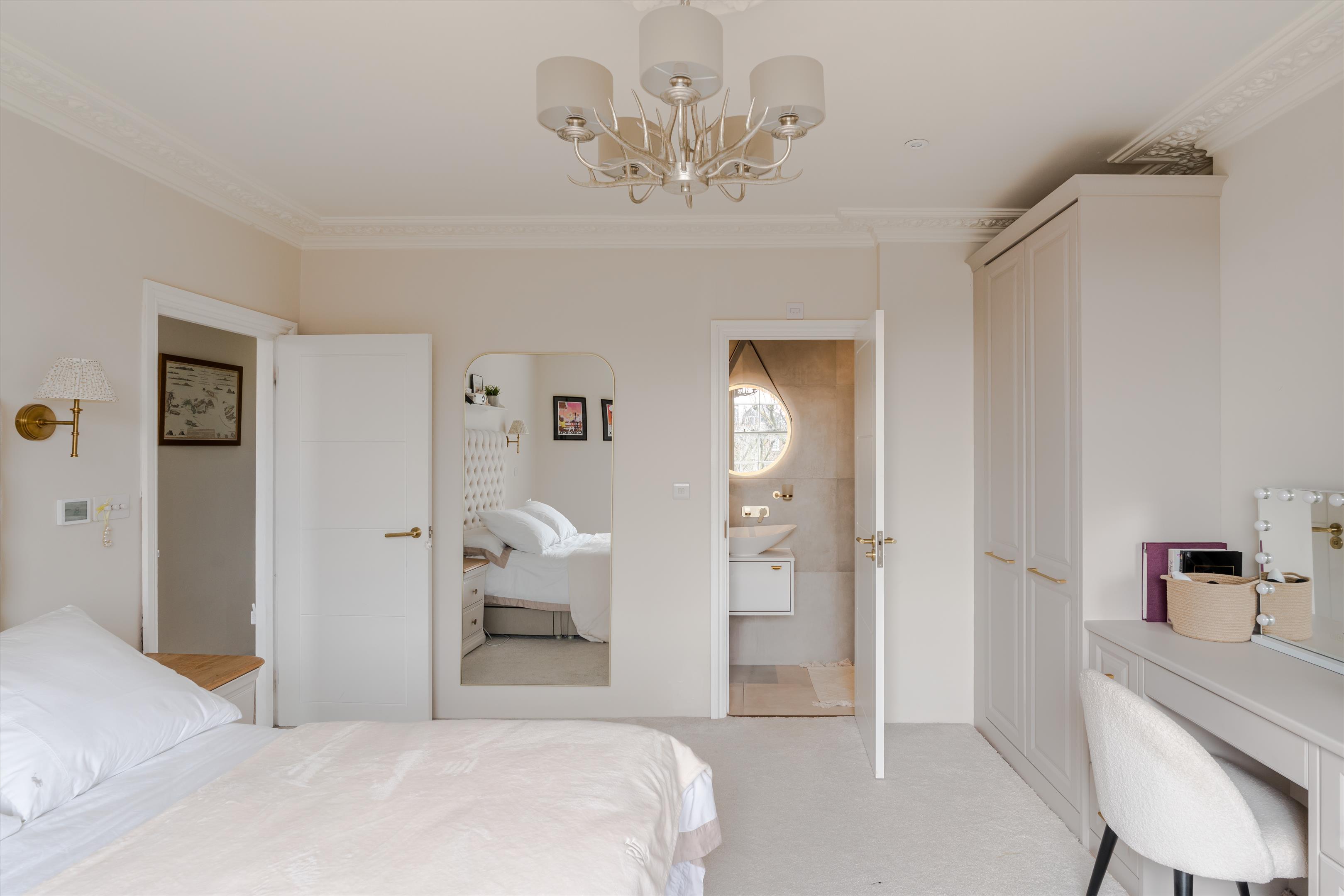 Warwick Avenue, Little Venice, W9
