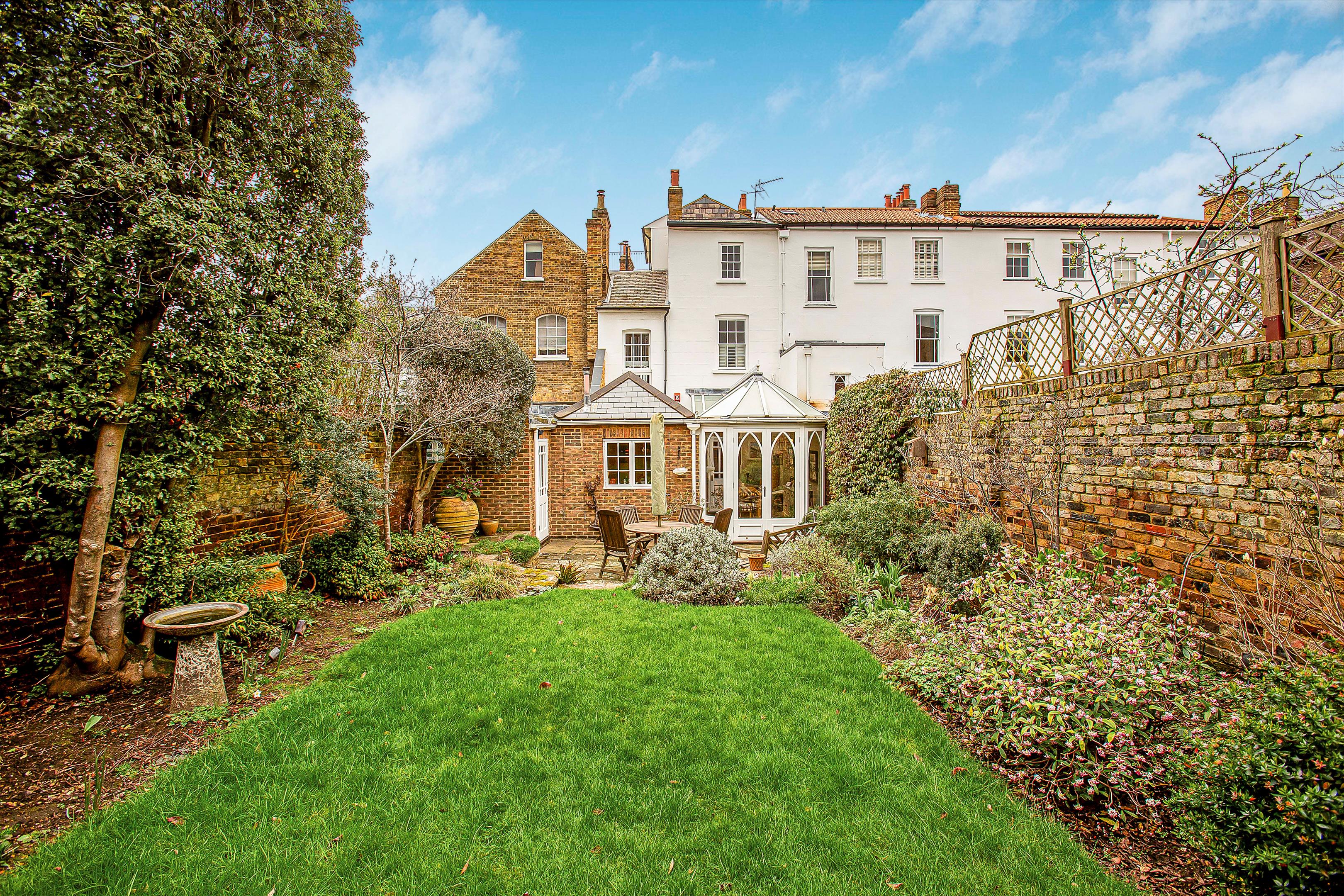 Sheen Road, Richmond, Surrey, TW9
