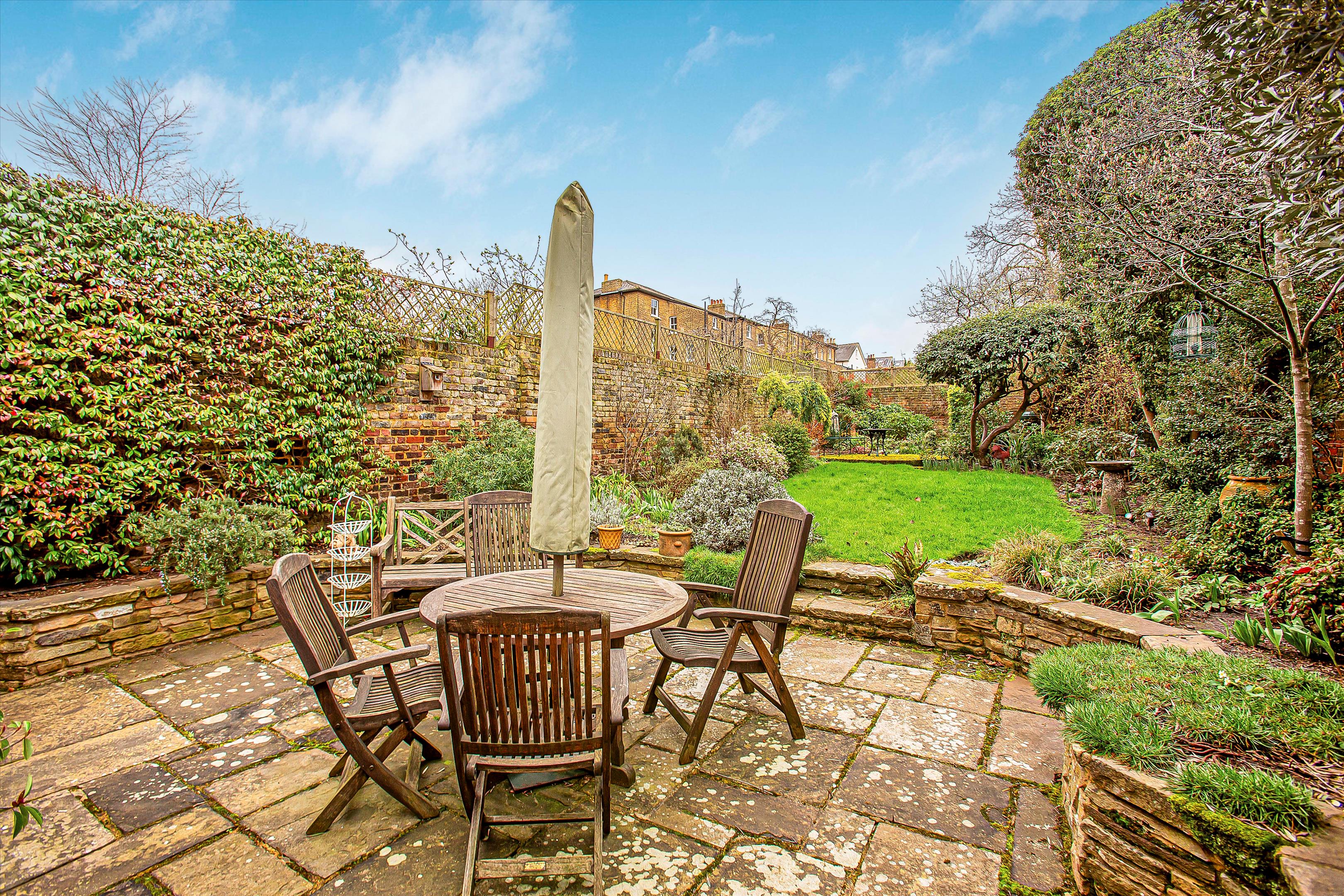 Sheen Road, Richmond, Surrey, TW9