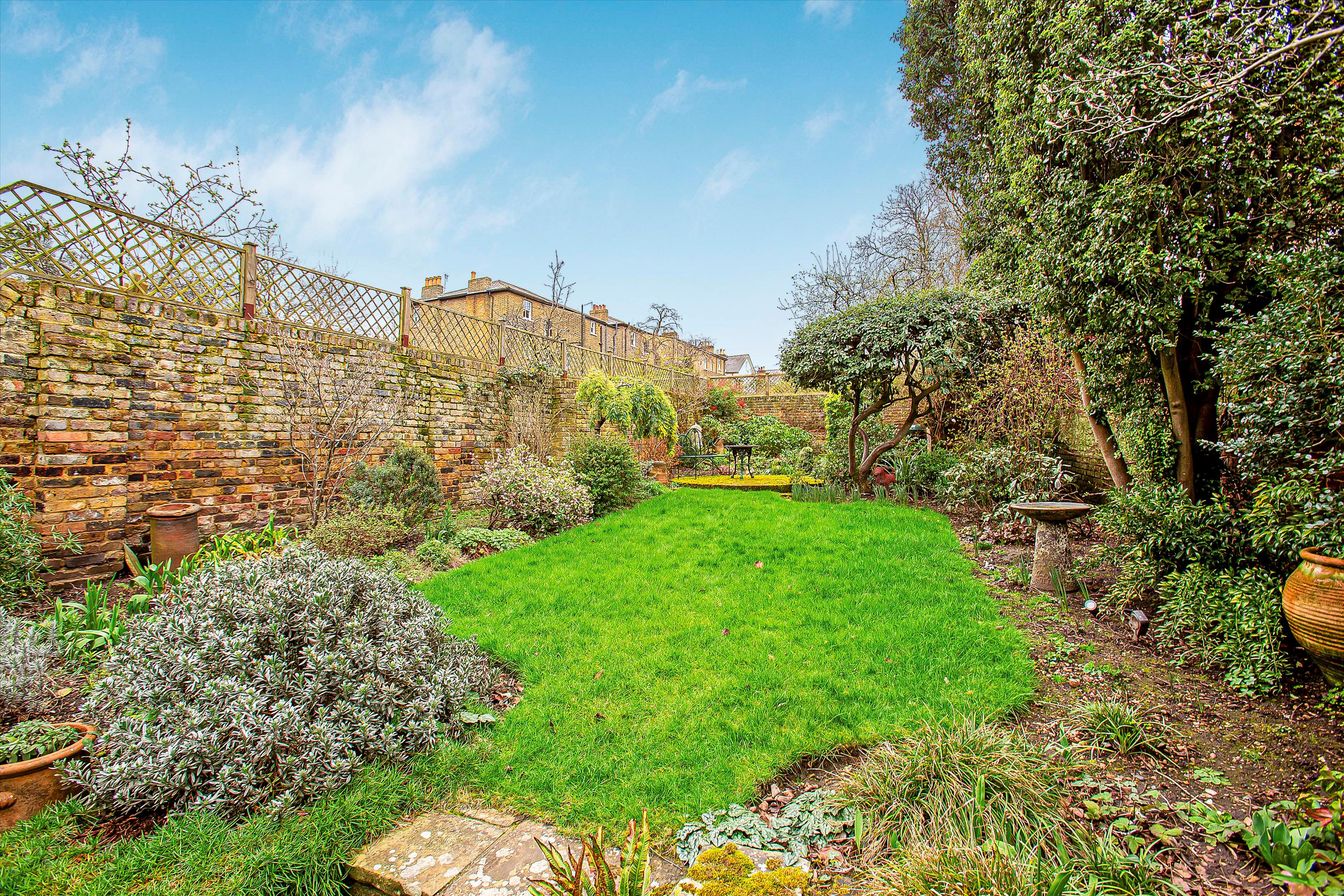 Sheen Road, Richmond, Surrey, TW9
