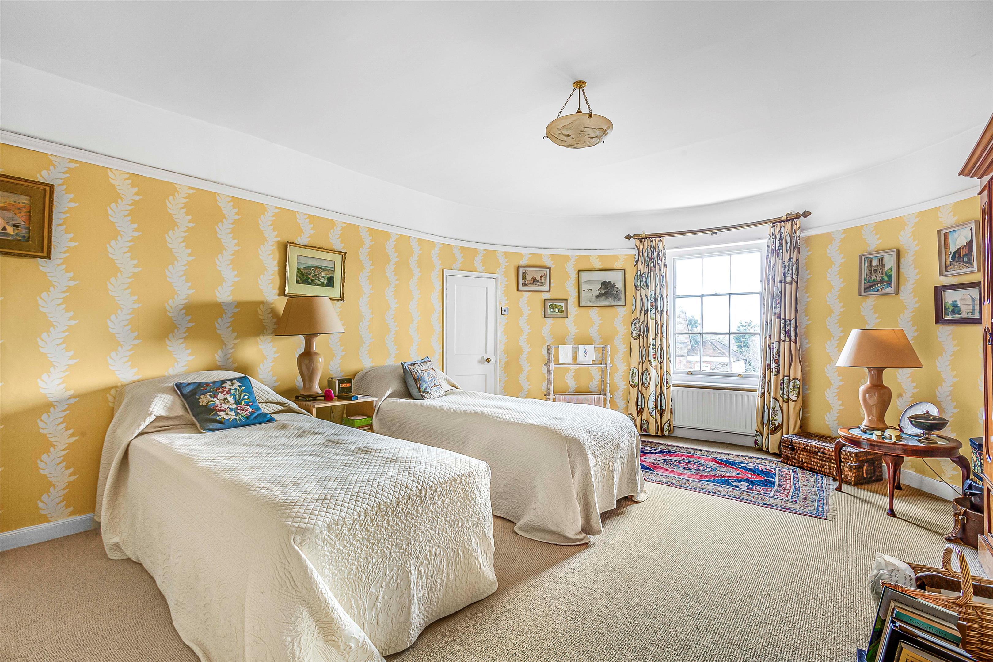 Sheen Road, Richmond, Surrey, TW9