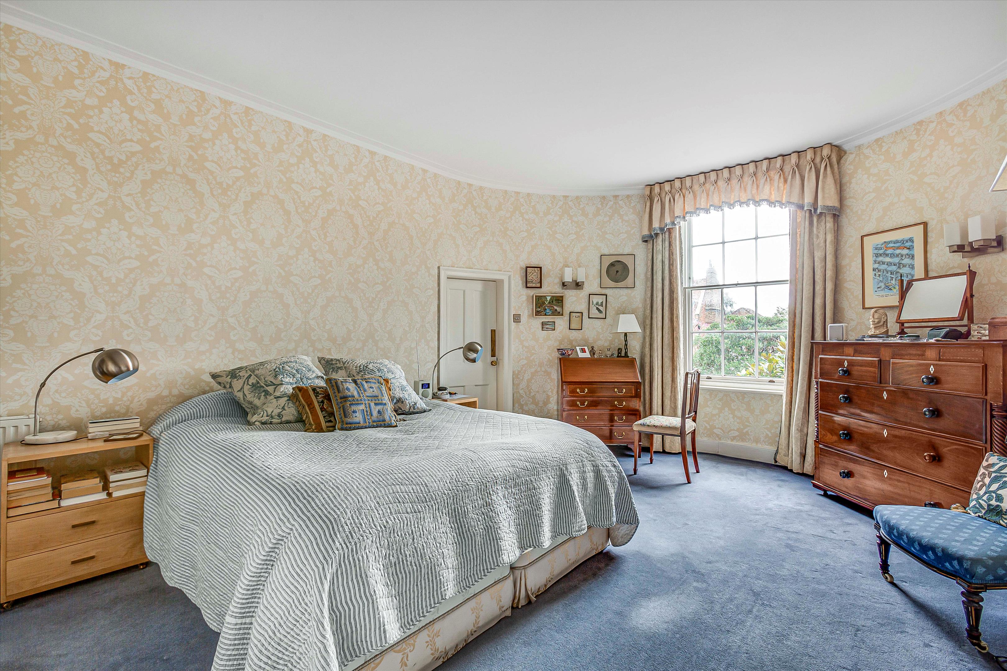 Sheen Road, Richmond, Surrey, TW9