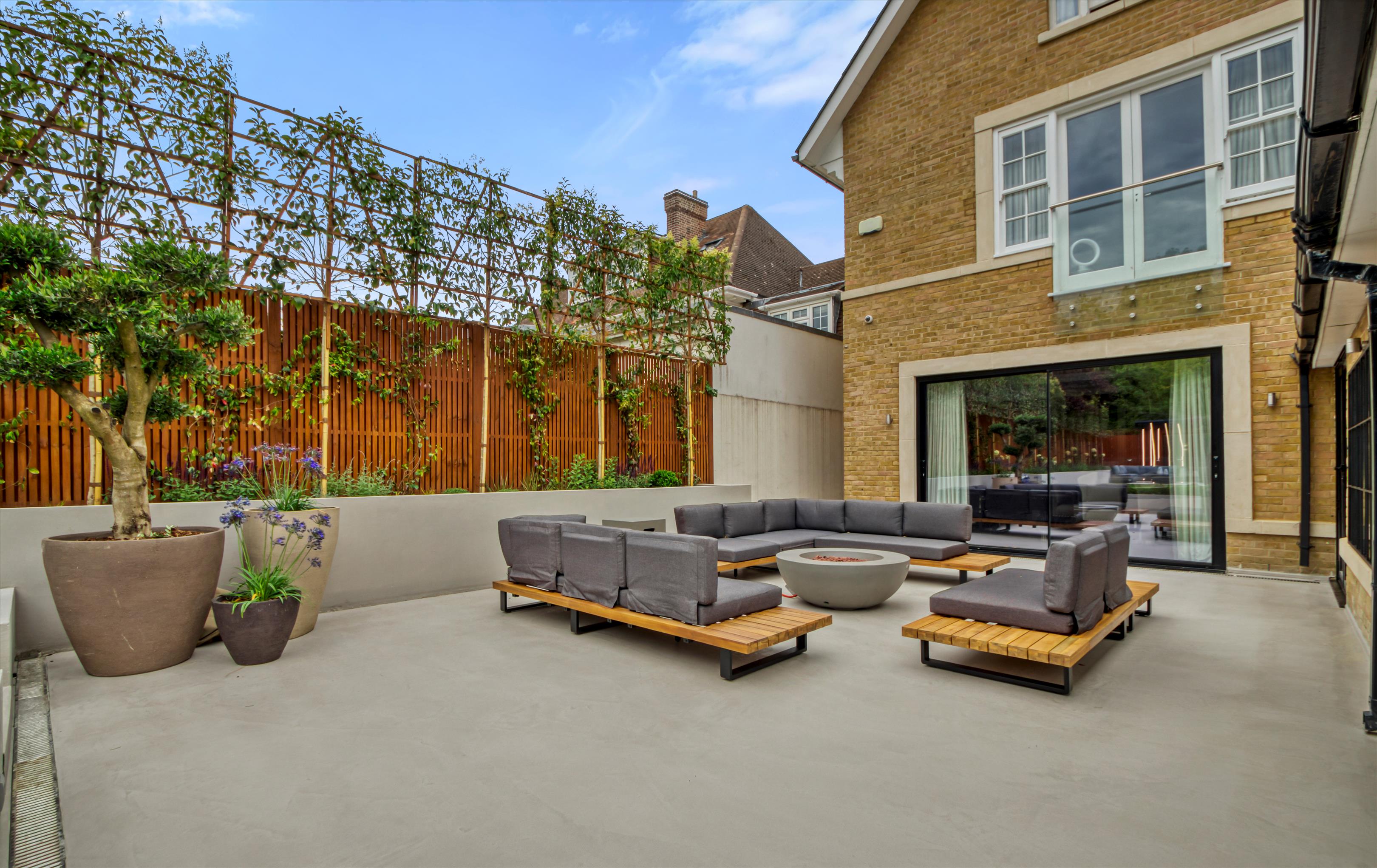 Roedean Crescent, London, SW15.